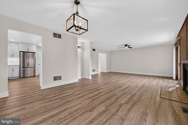 282 RIVERSIDE DR, Pasadena, MD 21122