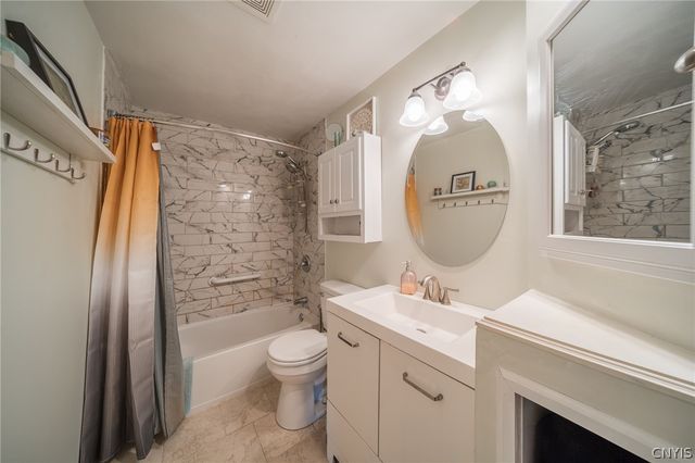 129 Bent Tree Lane, Van Buren, NY 13027