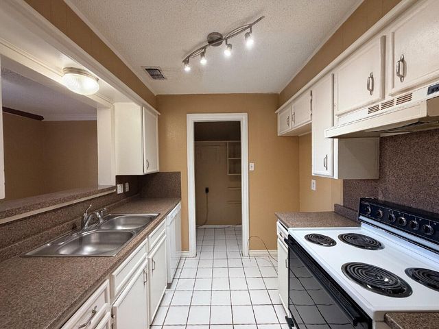 2327 33rd Street, Lubbock, TX 79411