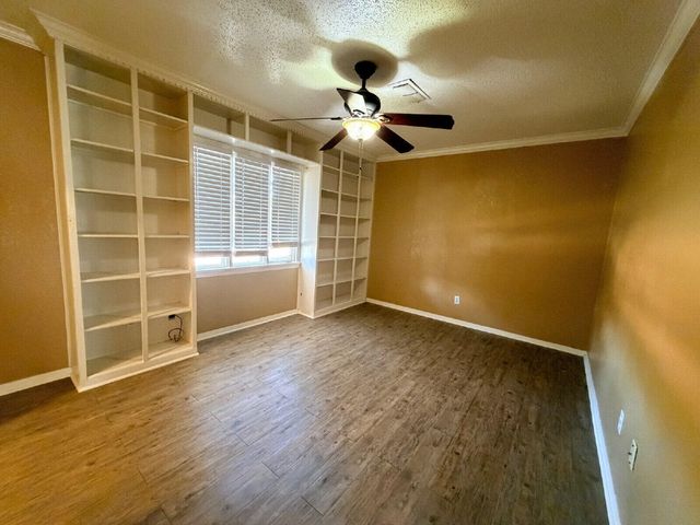 2327 33rd Street, Lubbock, TX 79411