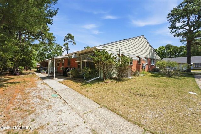10 H Bennington Lane, Manchester, NJ 08759