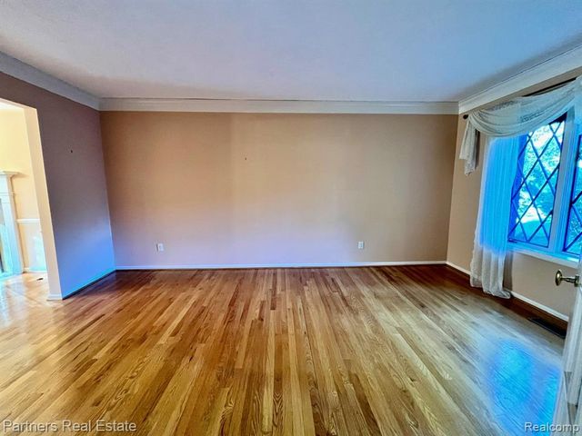 5618 Mountain Road, Brighton, MI 48116