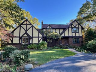 5618 Mountain Road, Brighton, MI 48116