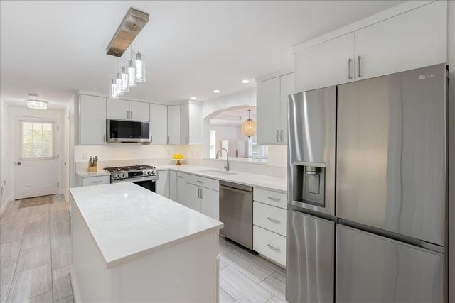 4 Applewood Lane, Salem, NH 03079