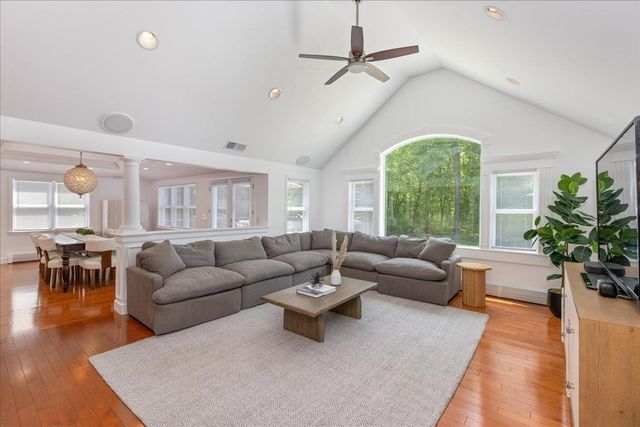4 Applewood Lane, Salem, NH 03079