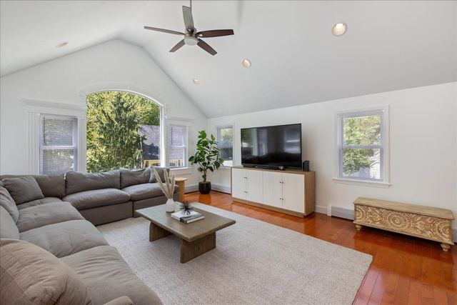 4 Applewood Lane, Salem, NH 03079
