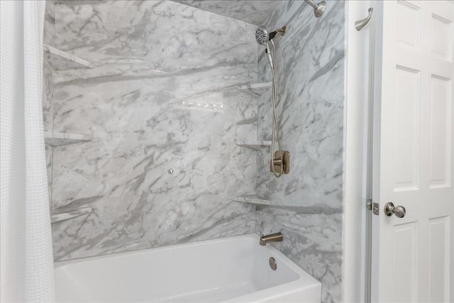 4 Applewood Lane, Salem, NH 03079