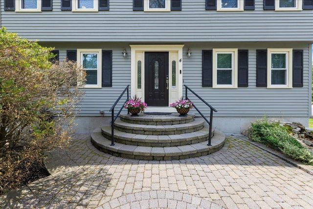 4 Applewood Lane, Salem, NH 03079