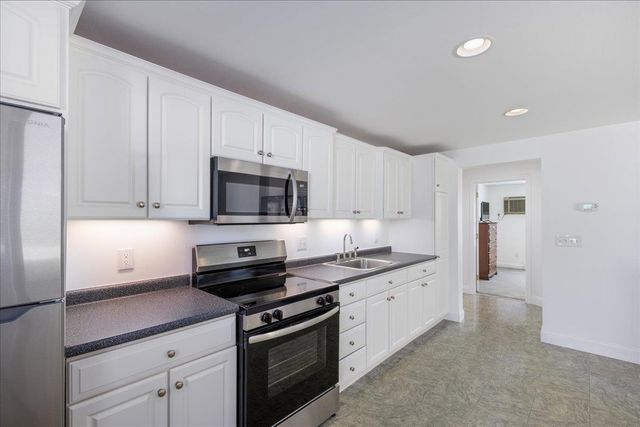 4 Applewood Lane, Salem, NH 03079