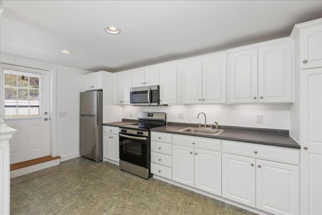 4 Applewood Lane, Salem, NH 03079