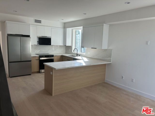 11528 Emelita Street, North Hollywood (los Angeles), CA 91601