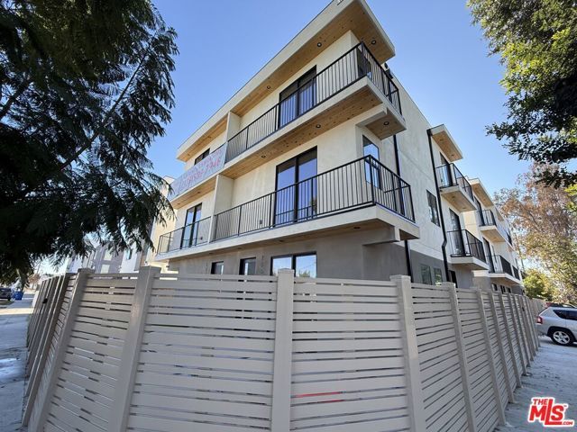 11528 Emelita Street, North Hollywood (los Angeles), CA 91601