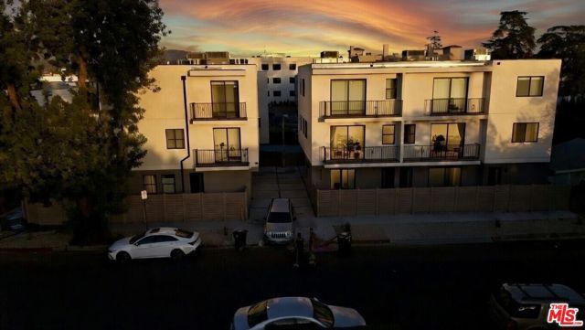 11528 Emelita Street, North Hollywood (los Angeles), CA 91601