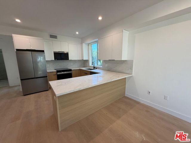 11528 Emelita Street, North Hollywood (los Angeles), CA 91601