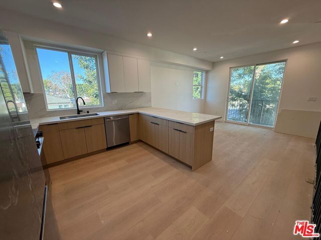 11528 Emelita Street, North Hollywood (los Angeles), CA 91601