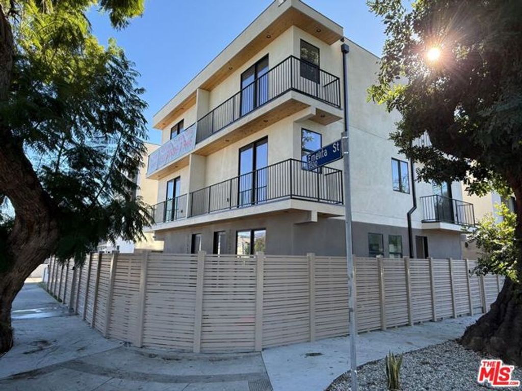 11528 Emelita Street, North Hollywood (los Angeles), CA 91601