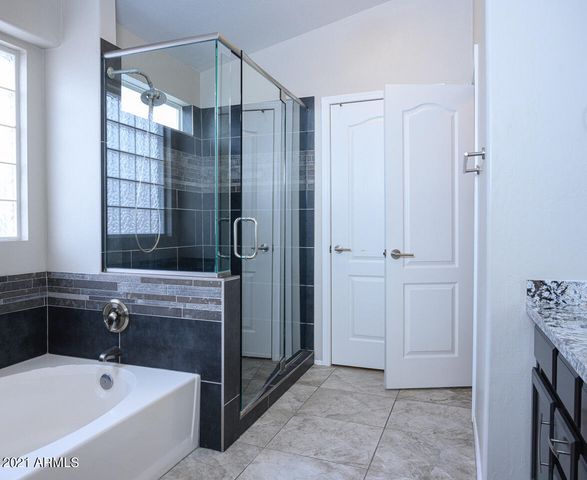8710 E PINCHOT Avenue, Scottsdale, AZ 85251