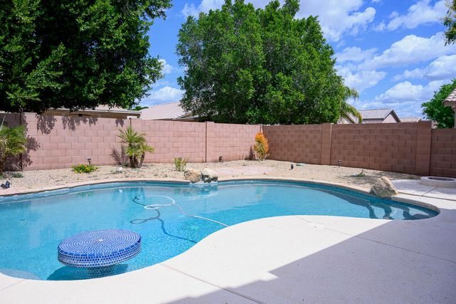 8710 E PINCHOT Avenue, Scottsdale, AZ 85251