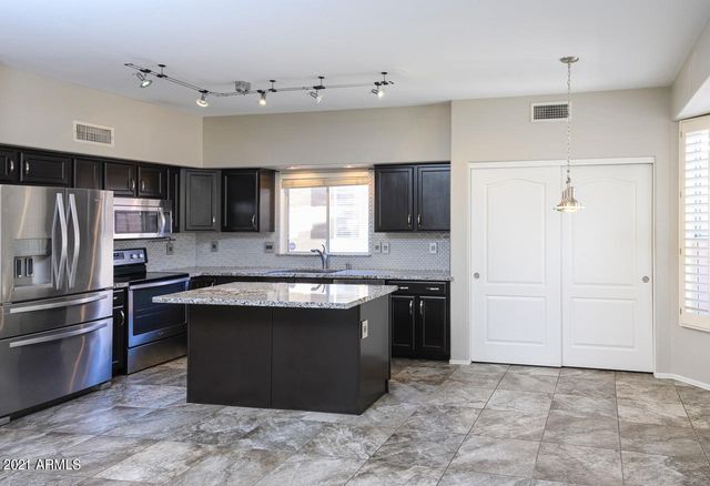 8710 E PINCHOT Avenue, Scottsdale, AZ 85251