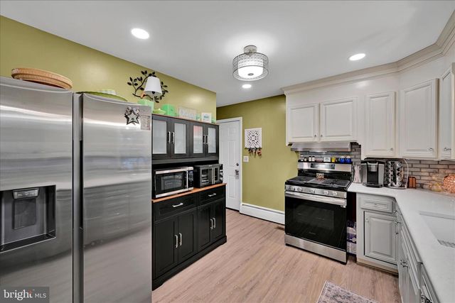 161 N LAUREL ST, Manheim, PA 17545