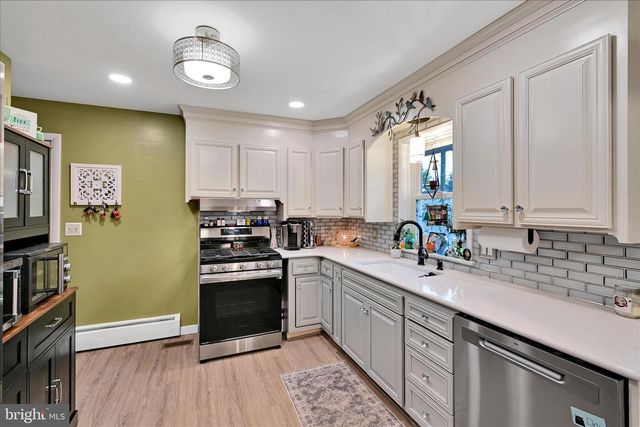 161 N LAUREL ST, Manheim, PA 17545