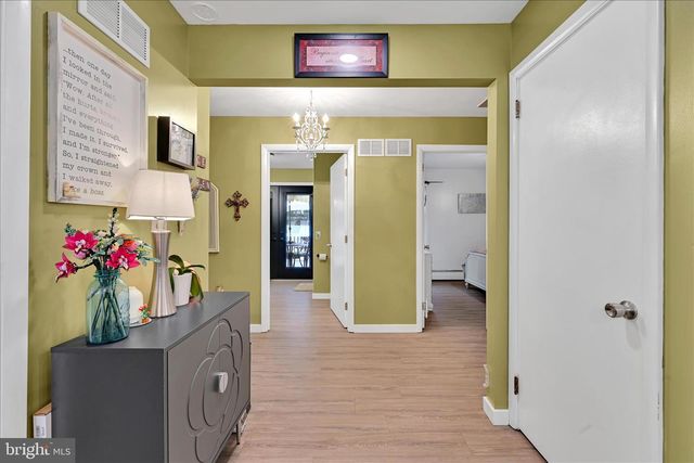 161 N LAUREL ST, Manheim, PA 17545