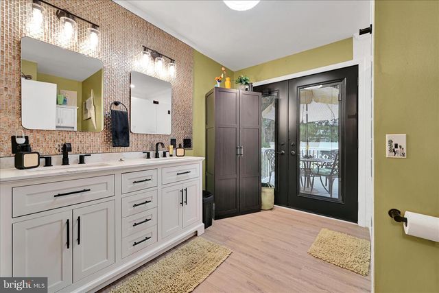161 N LAUREL ST, Manheim, PA 17545