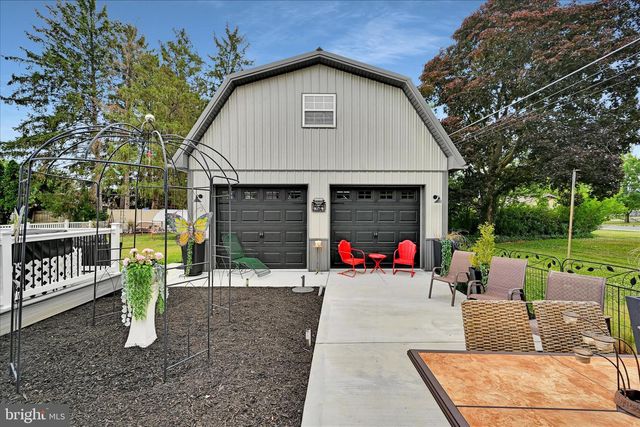 161 N LAUREL ST, Manheim, PA 17545