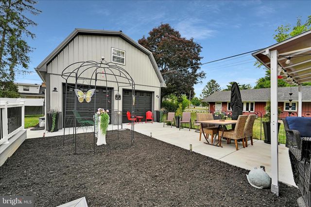 161 N LAUREL ST, Manheim, PA 17545