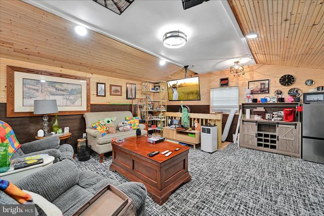 161 N LAUREL ST, Manheim, PA 17545