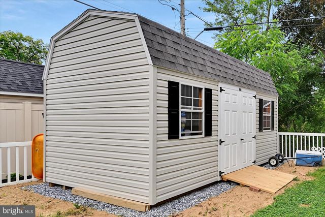161 N LAUREL ST, Manheim, PA 17545
