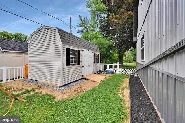 161 N LAUREL ST, Manheim, PA 17545