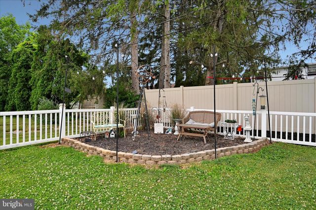 161 N LAUREL ST, Manheim, PA 17545
