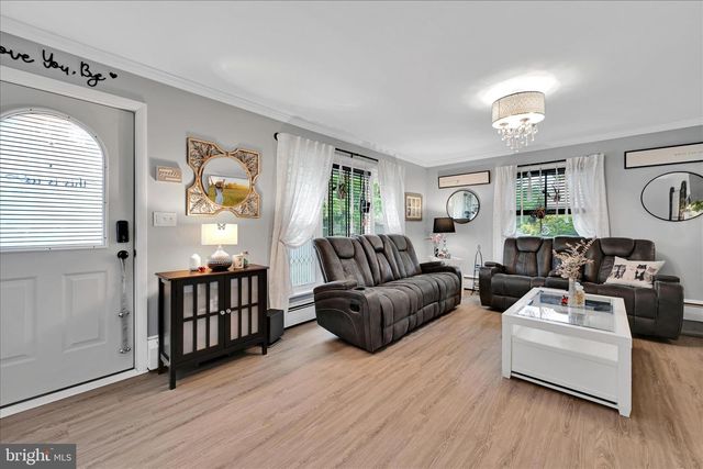 161 N LAUREL ST, Manheim, PA 17545