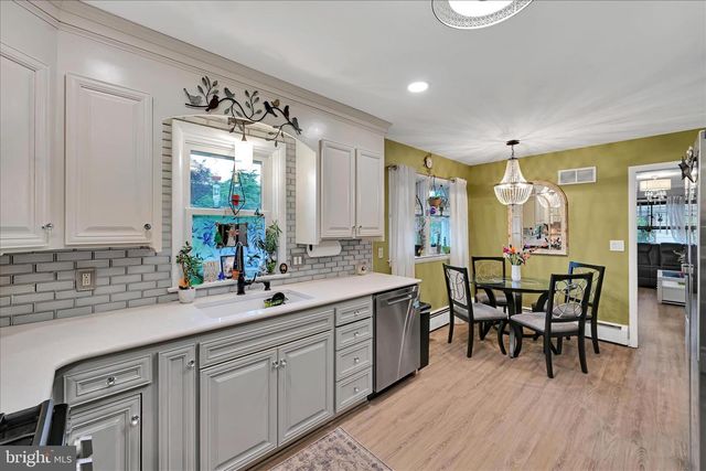 161 N LAUREL ST, Manheim, PA 17545