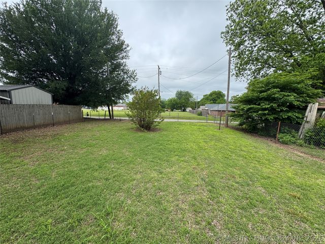 404 N Vine Avenue, Cleveland, OK 74020
