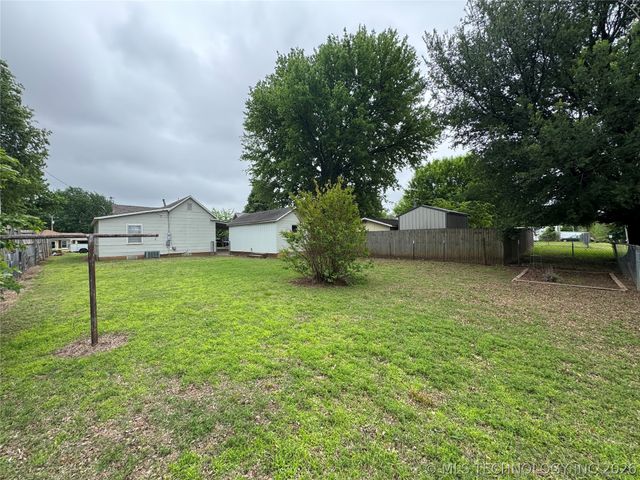 404 N Vine Avenue, Cleveland, OK 74020