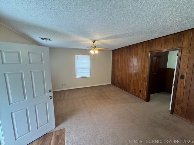 404 N Vine Avenue, Cleveland, OK 74020