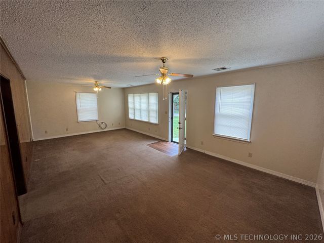 404 N Vine Avenue, Cleveland, OK 74020