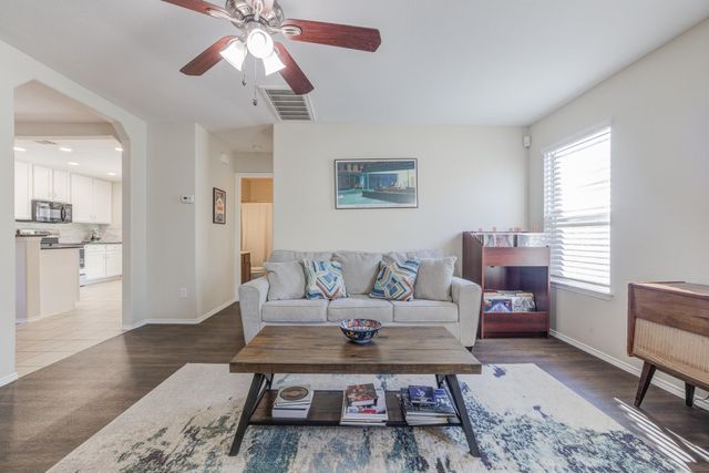 109 Hillhouse LN, Manchaca, TX 78652