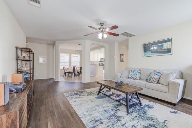 109 Hillhouse LN, Manchaca, TX 78652