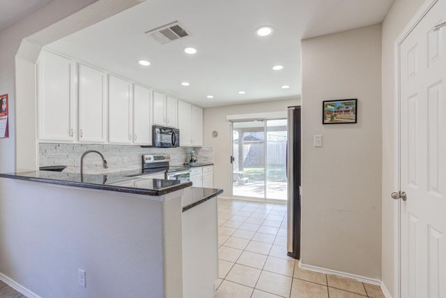 109 Hillhouse LN, Manchaca, TX 78652