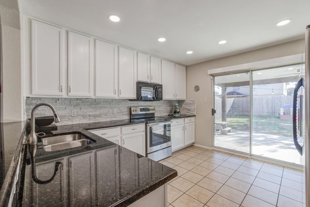 109 Hillhouse LN, Manchaca, TX 78652