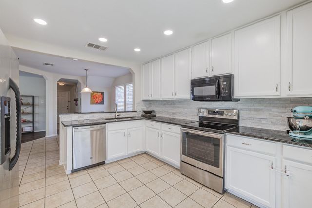 109 Hillhouse LN, Manchaca, TX 78652