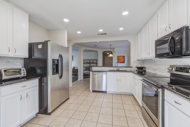 109 Hillhouse LN, Manchaca, TX 78652