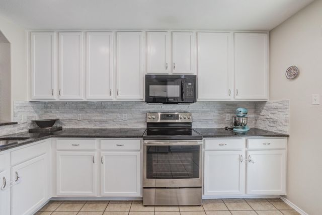 109 Hillhouse LN, Manchaca, TX 78652