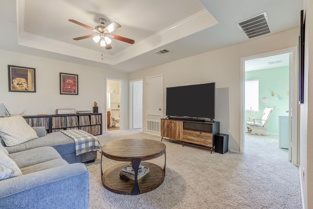 109 Hillhouse LN, Manchaca, TX 78652