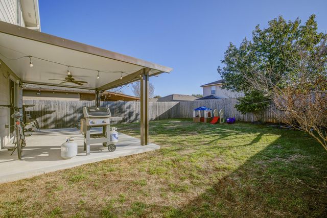 109 Hillhouse LN, Manchaca, TX 78652