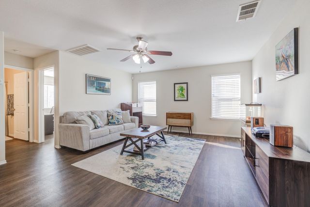 109 Hillhouse LN, Manchaca, TX 78652