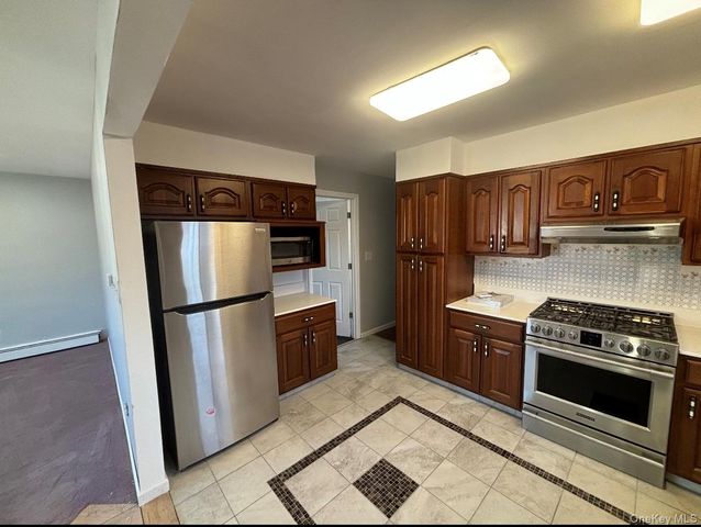 28 Weir, Hempstead, NY 11550